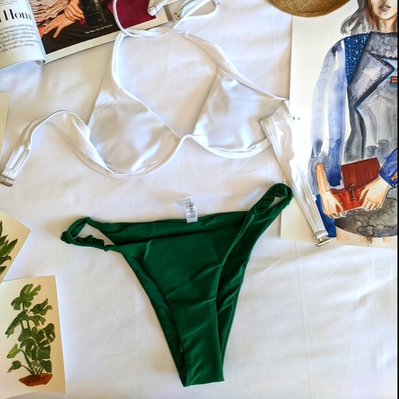 Outdoor Hot Spring Padded Ruffled Bottom Swimsuit - Picture 1 of 6